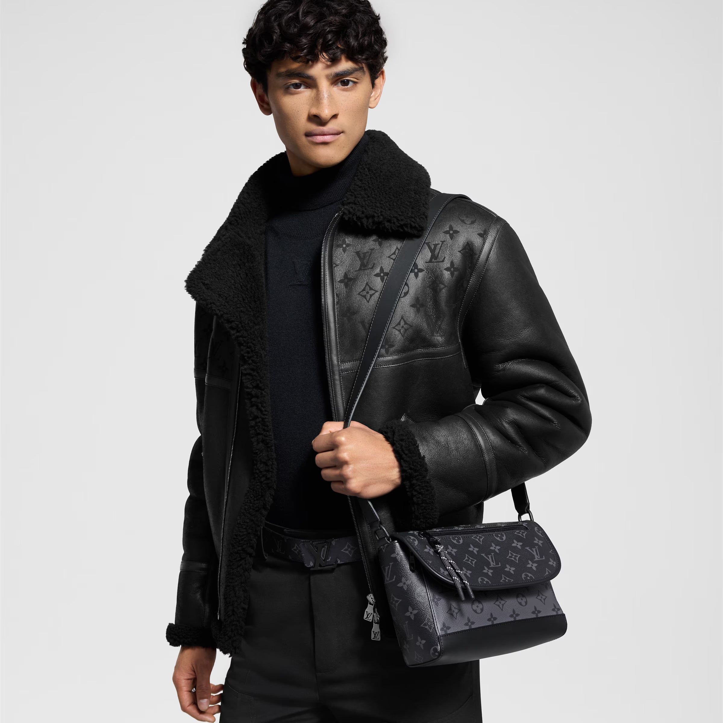 【期間限定特価】LV パルス・メッセンジャー モノグラム・エクリプス